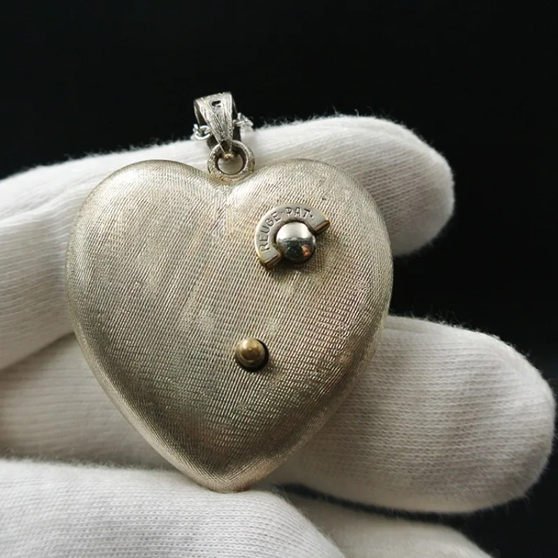 

Heart-shaped music note pattern rare pendant Yujue ultra-miniature mechanical music box music box