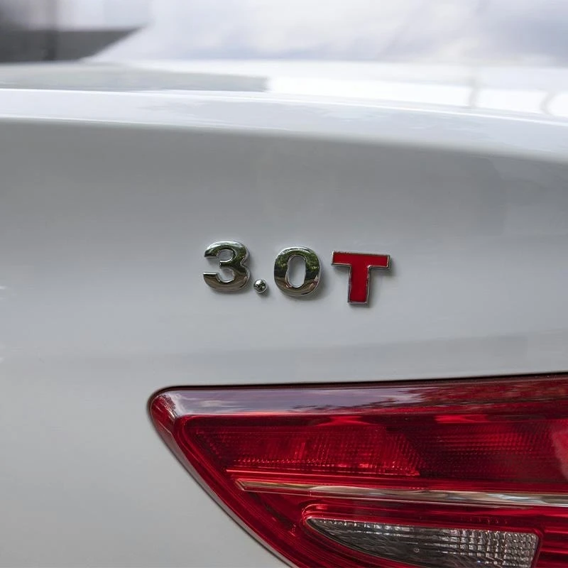 ملصقات سيارة ثلاثية الأبعاد ملصقات سيارة مزخرفة معدنية مخصصة يمكنك صنعها بنفسك تعديلات الحروف والأرقام لألواح الذيل الخلفية لجسم السيارة