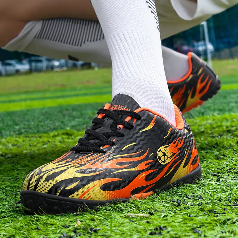 Sepatu Sepak Bola Anak-anak Bermotif Mode Baru Ukuran 33-43 Sepatu Futsal Paku Panjang Sepatu Sepak Bola Profesional Anak Laki-laki Pelatih Anak-anak
