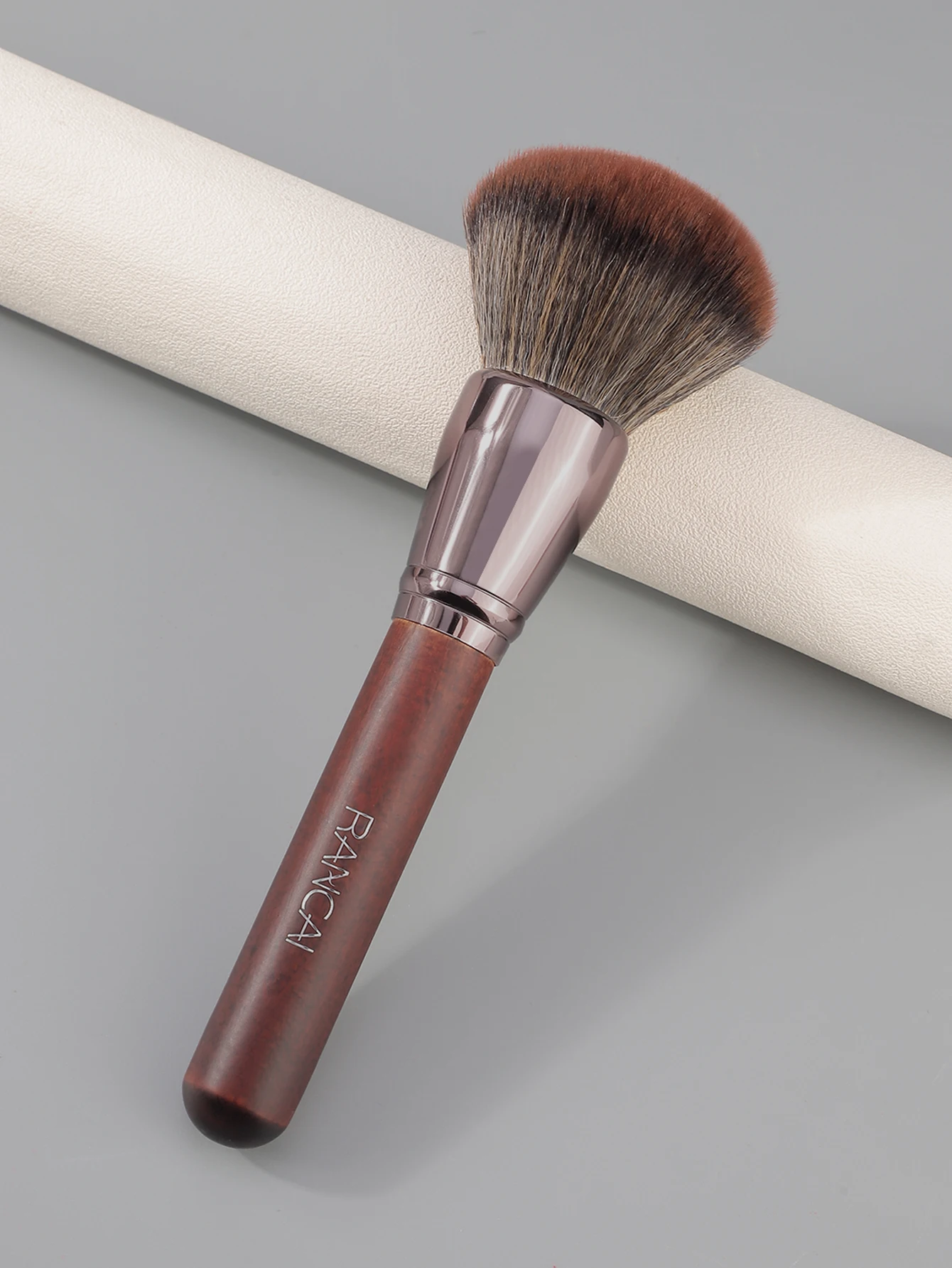 Enkele grote rode houten handvat losse poederborstel Blush Brush Foundation Brush Geen eetpoeder Draagbare schoonheidstools
