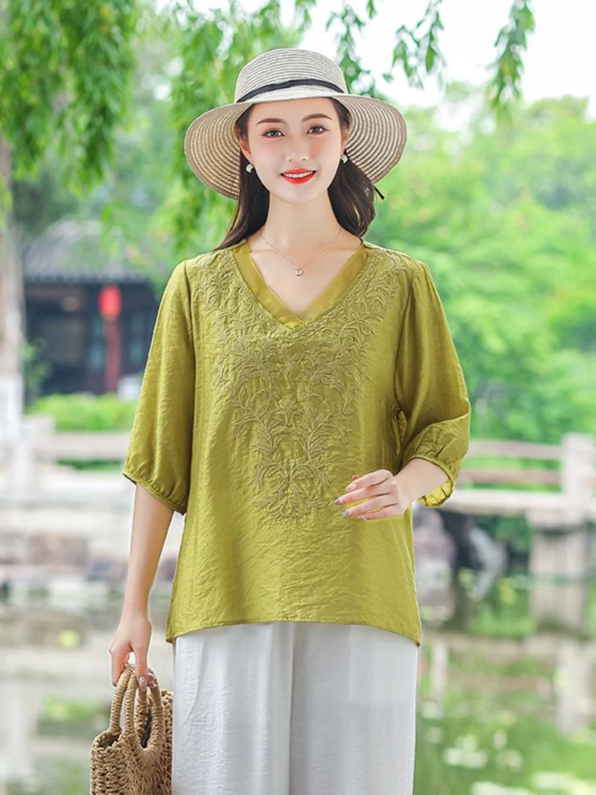 حجم كبير مطرز فضفاض ort Sve V-Ne تي شيرت المرأة Faionable أعلى أمي الصيف جديد Sle تأثير التخسيس