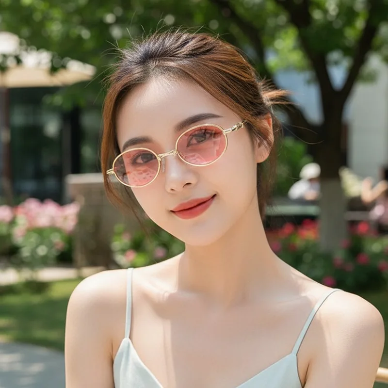 

2026 New Fashion Metal Frame Foldable Sunglasses, High-Grade Luxury Designer Sunglasses for Women, Protection for Summer Travel