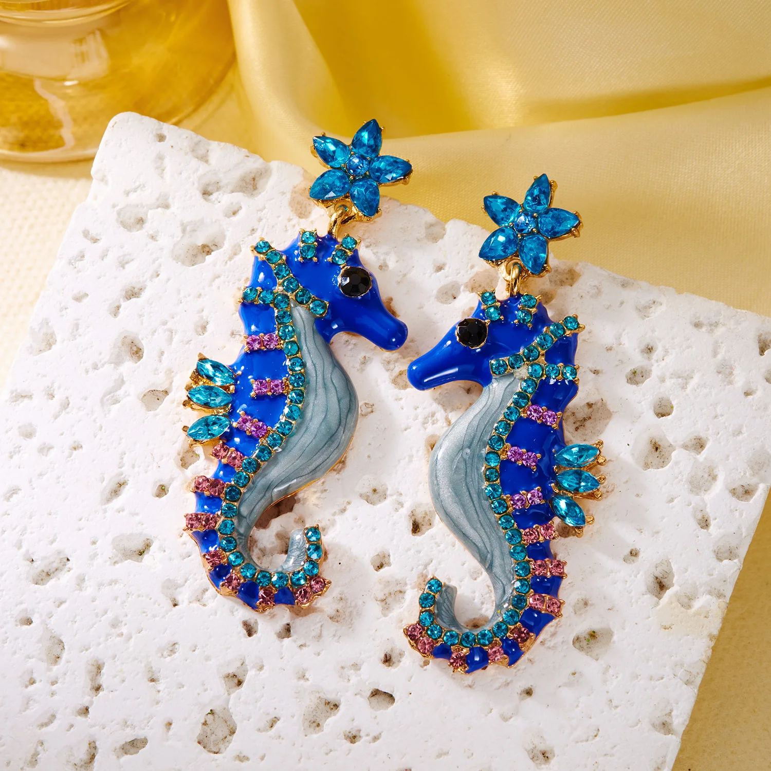 Luxuriöse Strass-Seepferdchen-Anhänger-Ohrringe für Damen, Persönliche Blaue Emaille-Meerestier-Ohrringe, Sommer-Schmuck – Detail 5