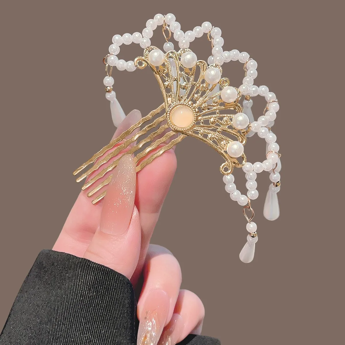 Vintage Pearl Hair Comb for Women Fan Shaped Water Drop Tassel Pendant Hairpin Elegant Hanfu Cheongsam Hair Accessories Gifts