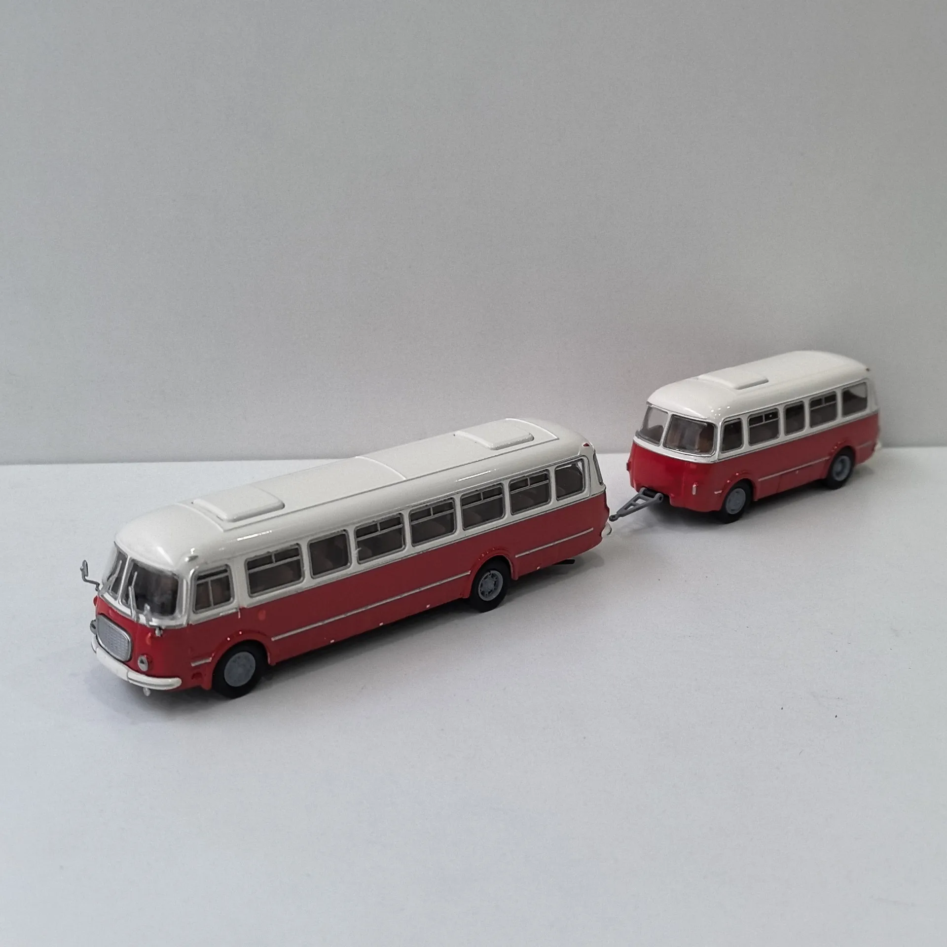 

Diecast BREKINA HO 1/87 Scale SKODA 706 RTOjelcz 043 Skoda Bus Coach Plastic Material Car Model Collectible Toy Gift Souvenir