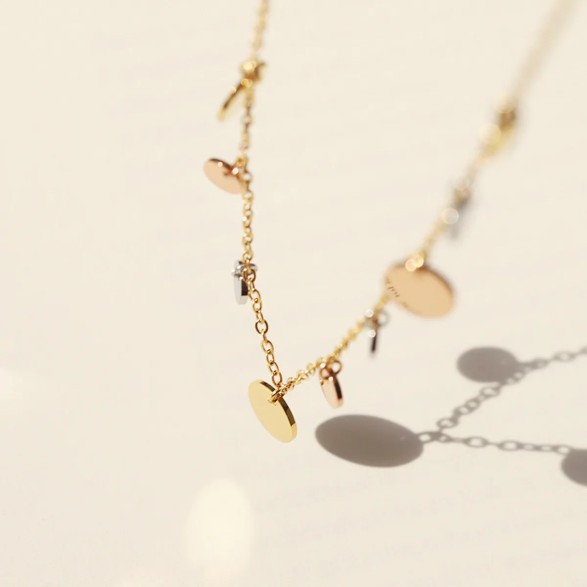 INS Wind Simple Small Sequin Round Clavicle Chain, Titanium Steel Gold Three-color Electroplated Rose Gold Necklace XL654