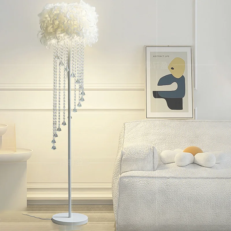 

Feather Vertical Floor Lamp Luxury Minimalist Tricolor Floors Light Bedroom Study Lighting Lamps Room Decorating Items Lights