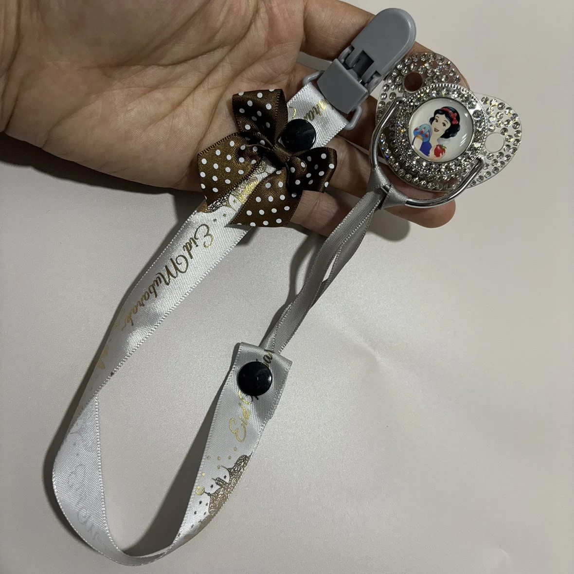 

Новая дизайнерская соска для кормления младенцев, силиконовая соска для мальчиков/девочек, успокаивающая соска с мультяшным дизайном, специально для новорожденных.