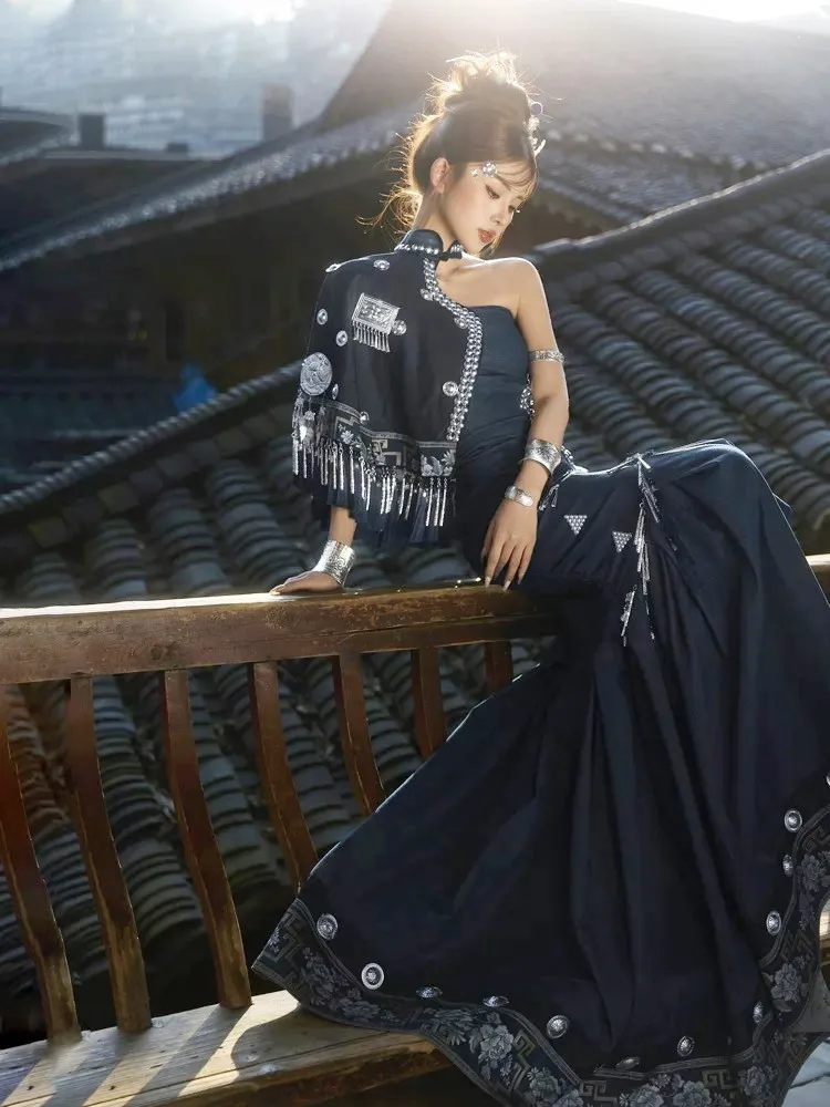 

Ethnic costume female black dress in a foreign land travel photography performance new fishtail