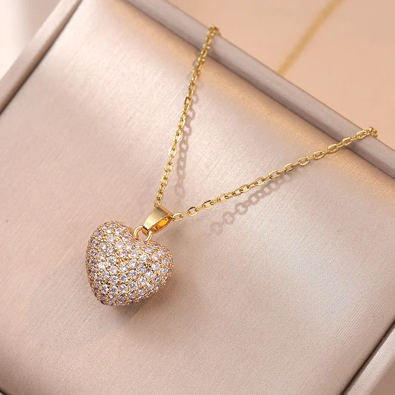 Collier de style princesse avec pendentif d'amour en diamant complet, beau et à la mode, le premier choix de cadeau pour vos amoureux et vos amis