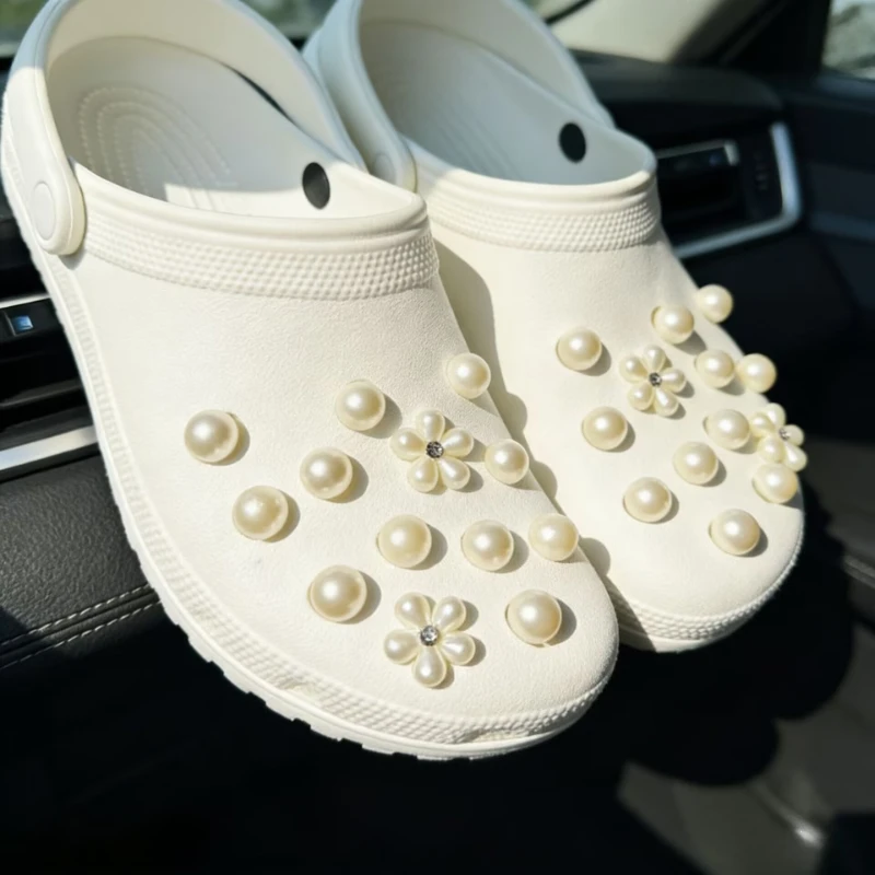 22PCS Set Hot Sale DIY Hole Shoes Charms for Pearl Chain Handmade Charms Designer Quality Garden Shoe Decoration Girl Gift New