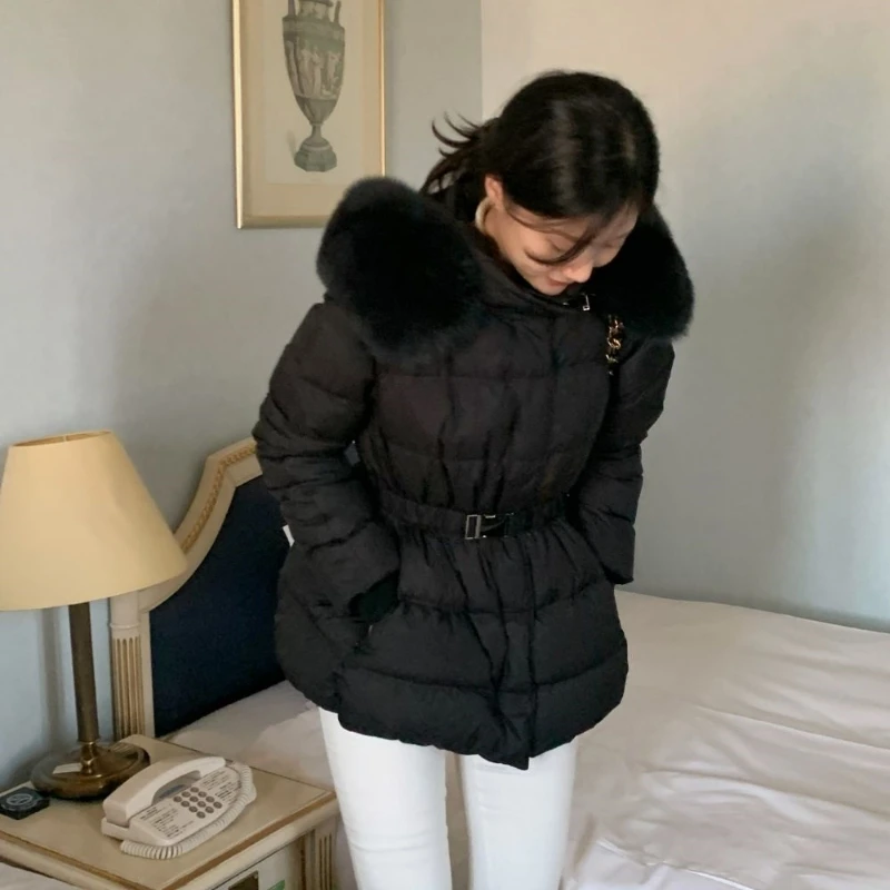 معطف نسائي كوري جديد لعام 2025 من Sle Thiened باللون الأبيض Du down Puffer Jaet مع ياقة كبيرة من الفرو متوسط الطول