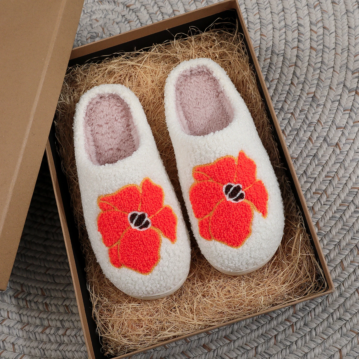 Hibiscus Flower Embroidered Women's Plush Closed-Toe Cotton Slippers, Autumn and Winter Fleece-Lined Warm Home Shoes, Non-Slip Soft Sole Indoor Home Wear, Atmospheric Gift for Girlfriends, Personal Use, Holiday Gift