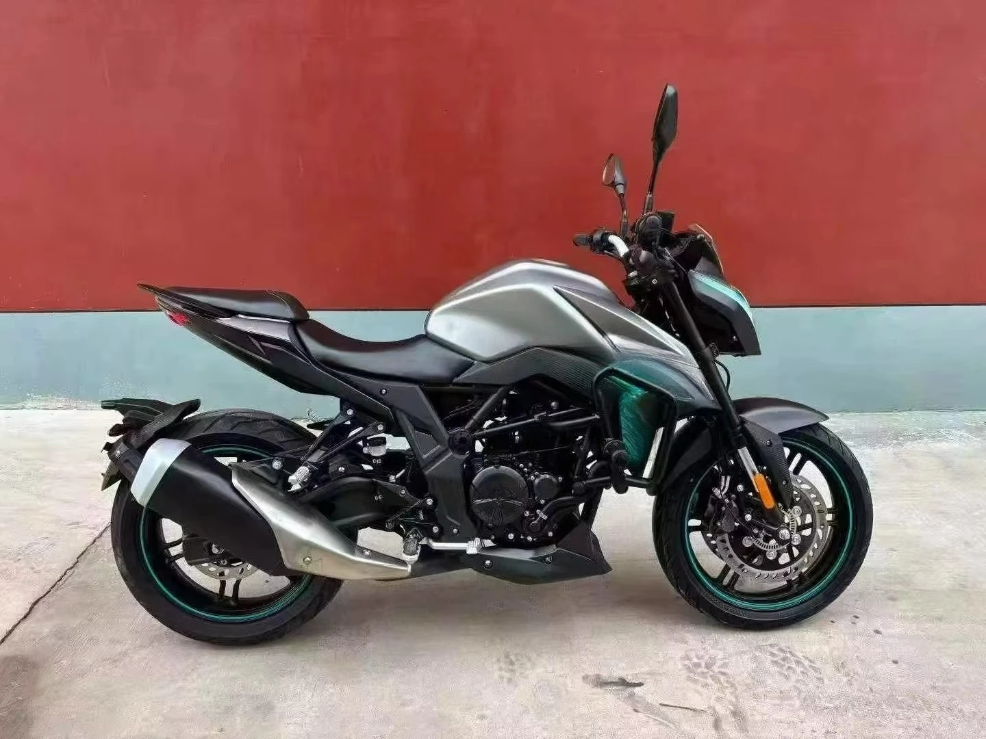 Wuji 300r Original Paint Quality Guaranteed Second-Hand Sports Two-Wheel  Motorcycle Original Paint