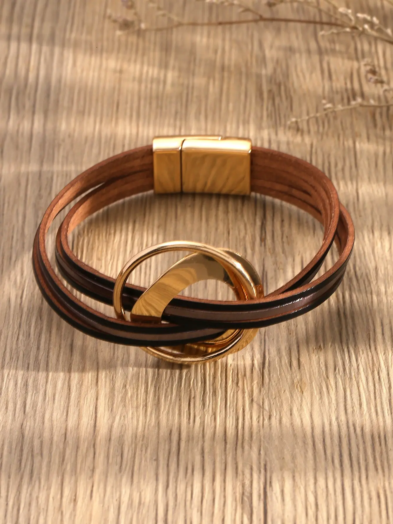 1 female new European and American temperament interlocking magnetic suction PU leather bracelet