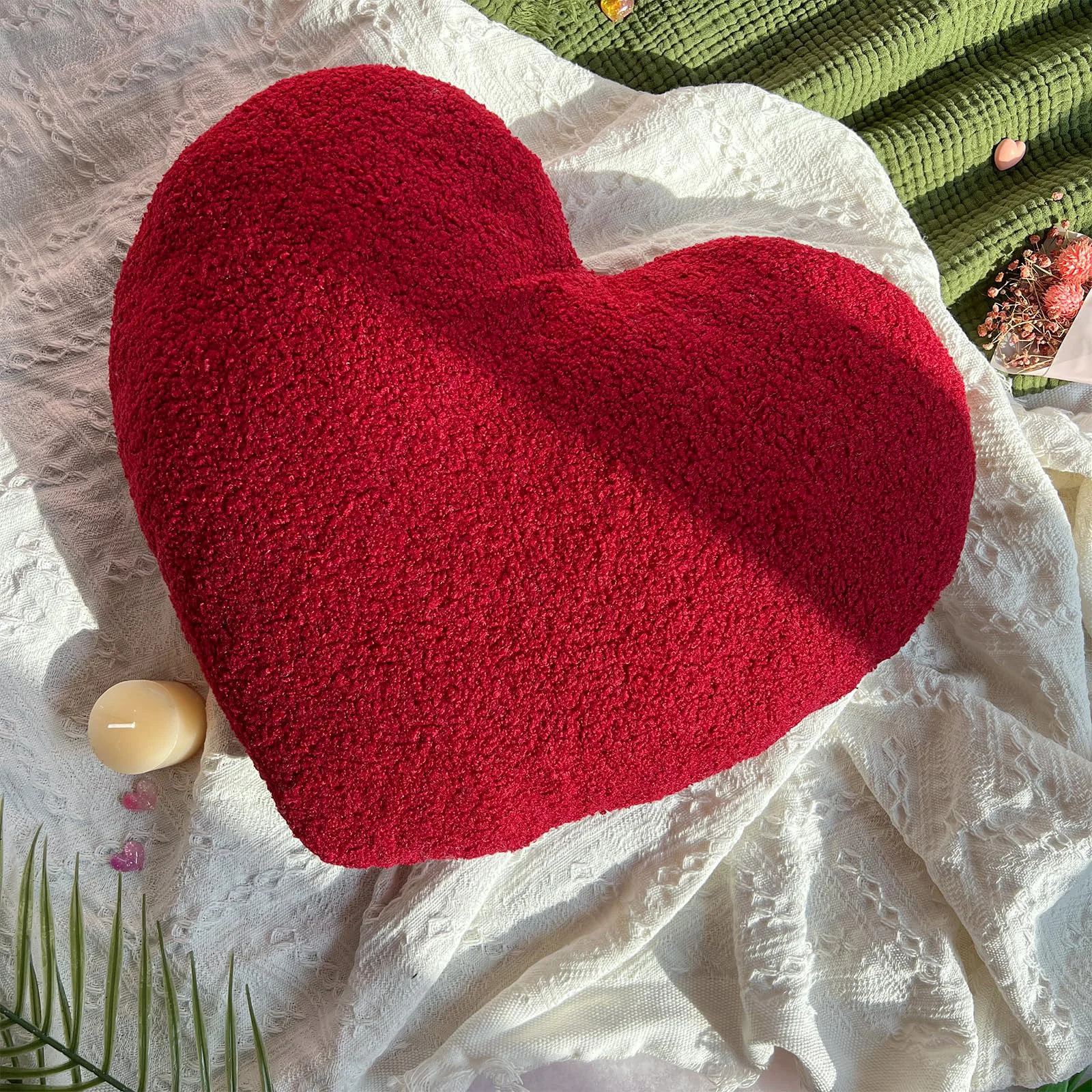 Plush Red Heart Shaped Throw Pillows Festival Supplies Cute Small Fluffy Cushion for Valentine's Day Gift, Couch Sofa Home Decor