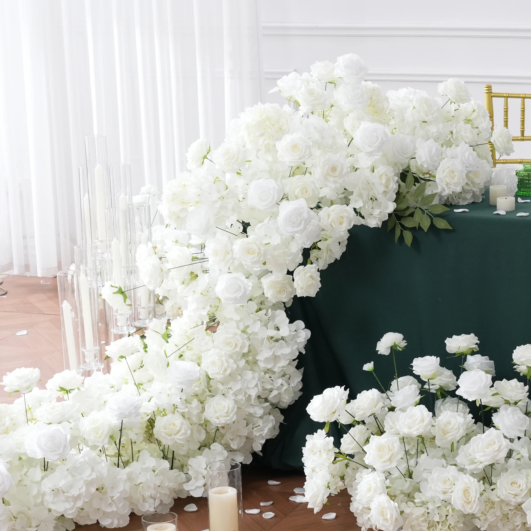 Aisle Runner White - ترتيب زهور أنجيلا A8147 من الورد