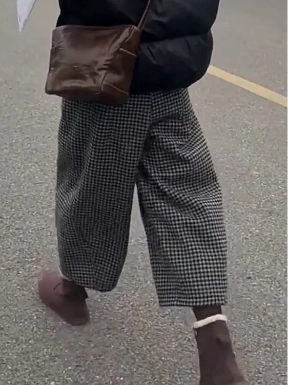 

Женские повседневные брюки с высокой талией и широкими штанинами, осенне-зимние, новые, свободные, скрывающие недостатки фигуры, в клетку, укороченные (длиной 7/8)