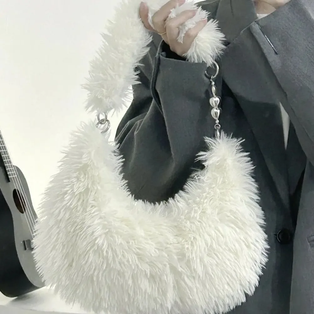 

New autumn and winter bags, cute furry bags, fashionable furry underarm bags, niche plush portable underarm bags.