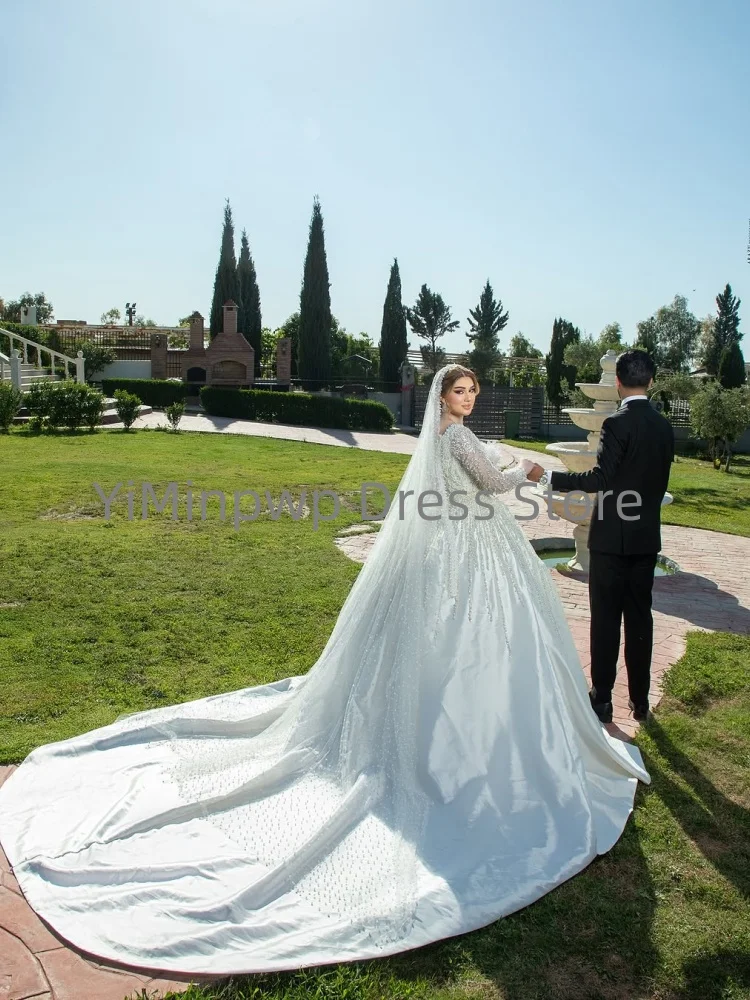 Robes de mariée de luxe col rond à manches longues robe de bal robe de mariée d'église avec paillettes perles balayage Train robe de mariée personnalisée