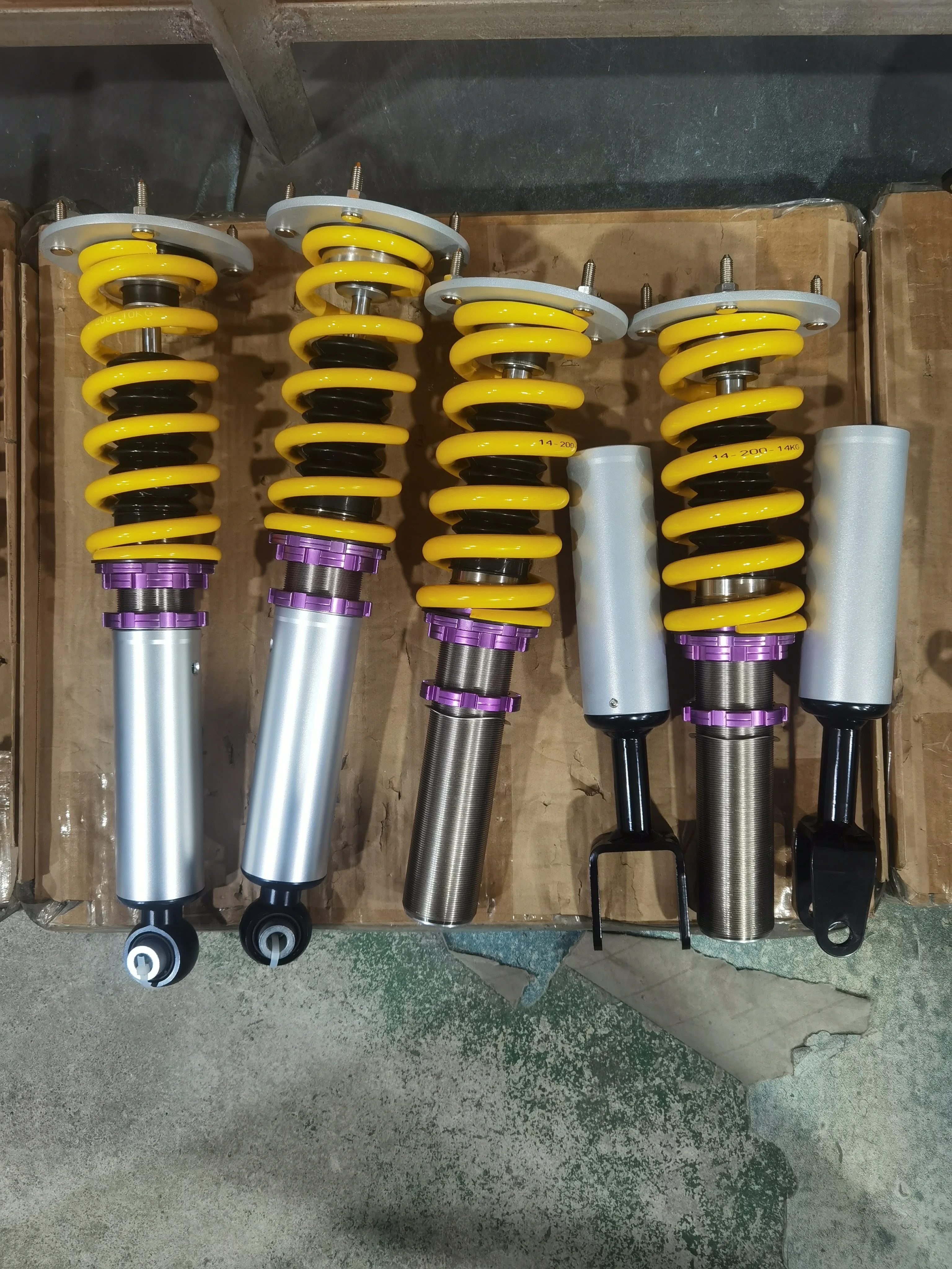 

Front and rear suspension shock absorbers Sport/New and qualified/Model