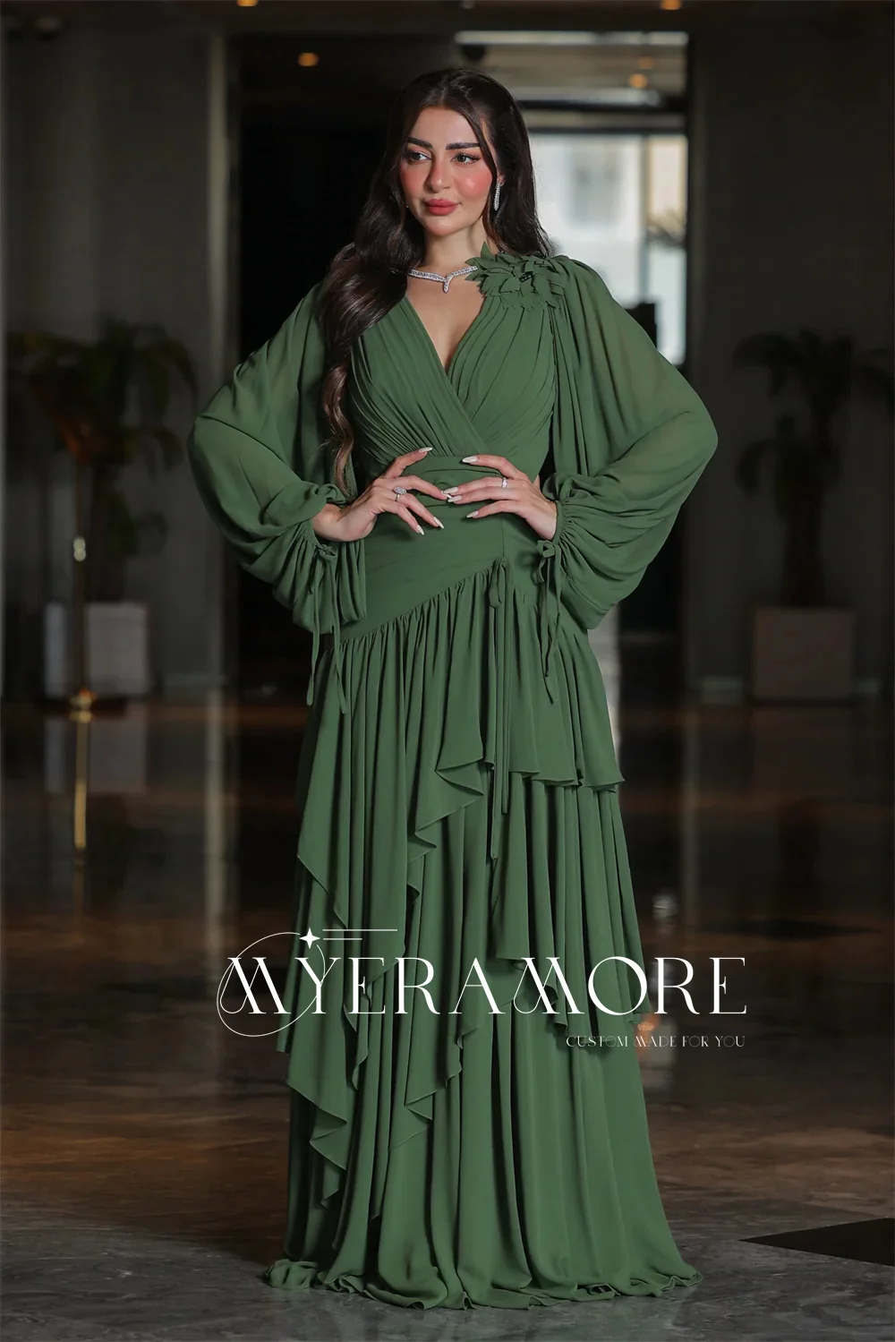 

2025 Elegant Pleated Dark Green Evening Dress V-Neck Long Sleeve Tiered Prom Dress Formal Cocktail Gowns فساتين سهرة C