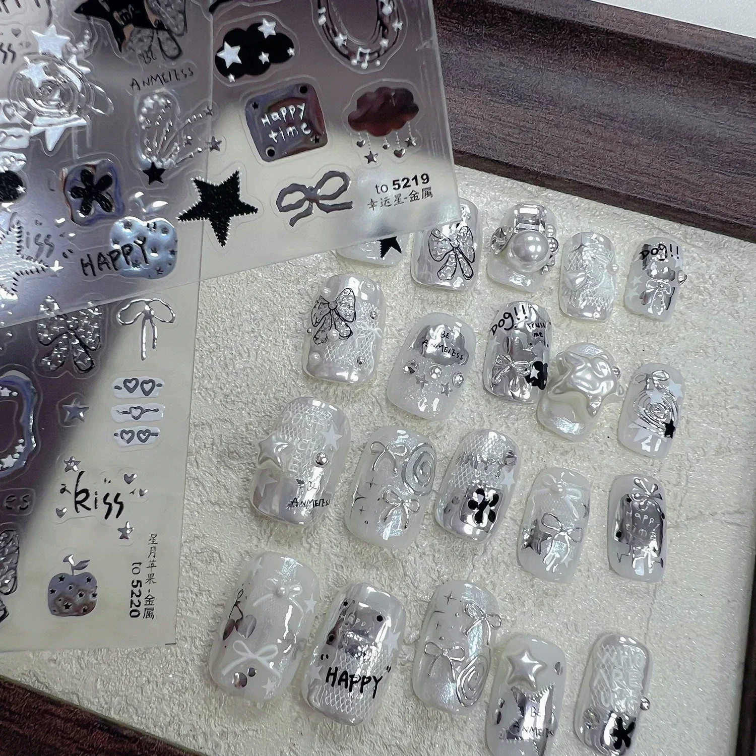 

Punk Silver Lava Apple Bowknot Dog Umbrella Annual Ring Starburst Kiss Moon Star Love Line Flower Chic Nail Art Stickers Decals