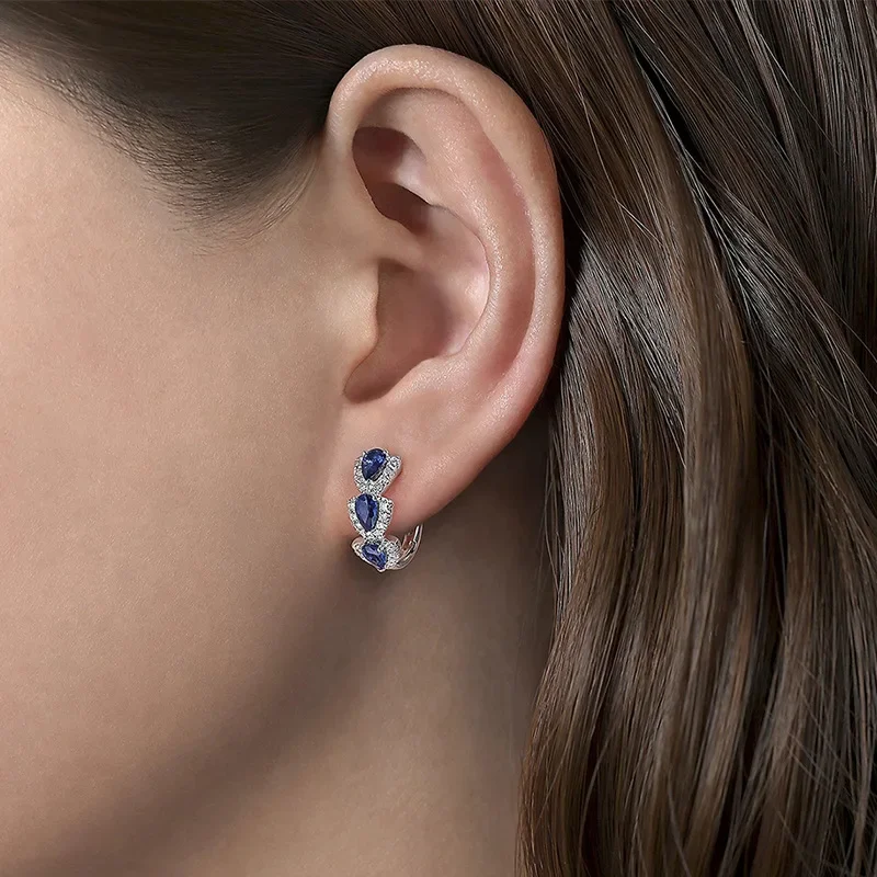Elegant and Minimalist Style, Sparkling Circle, Klein Ladies' Ear Buckle Design, Exquisite and High-end for Attending Banquets
