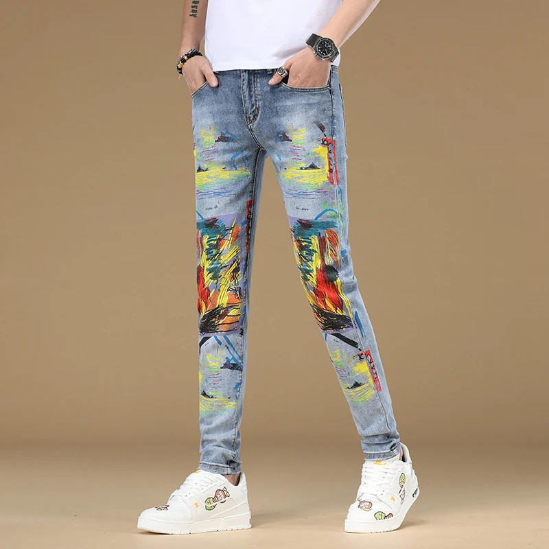 2024 New high-end jeans for men with slim fit and small feet, trendy street printed casual elastic denim pants