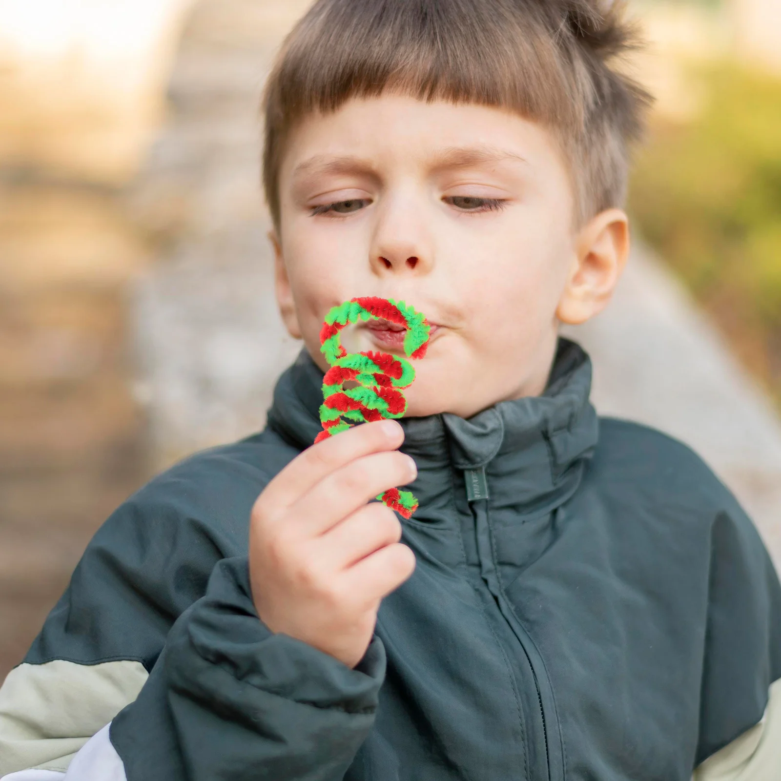 50 Stück zweifarbige, flexible Chenille-Stiele, rote und grüne, lockige Stäbchen für Kinder, Heimwerker, Basteln, Klassenzimmeraktivitäten, lustiges Handbuch