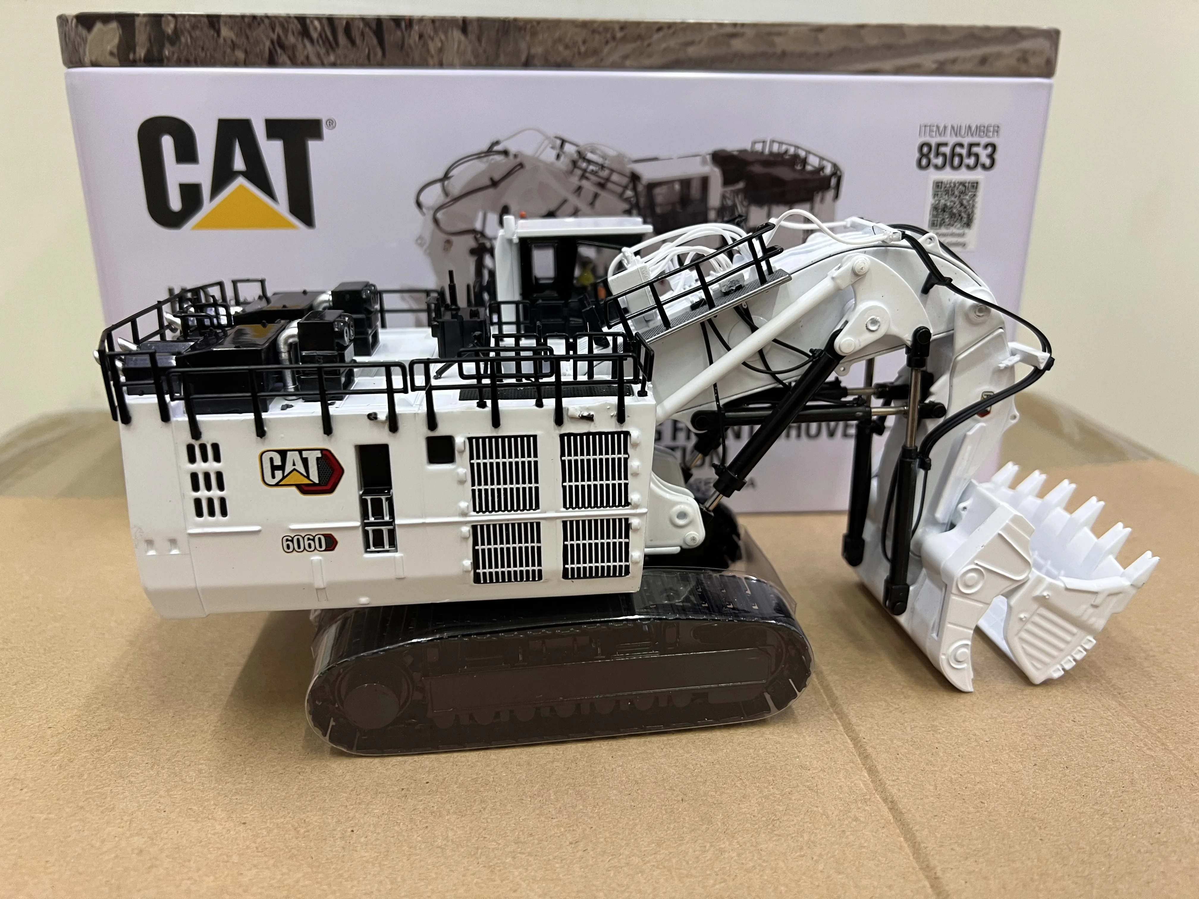 DM 1:87 Scale Caterpillar 6060FS Hydraulic Mining Shovel Engineering Machinery Diecast Toy Model Gift 85653 for Collection