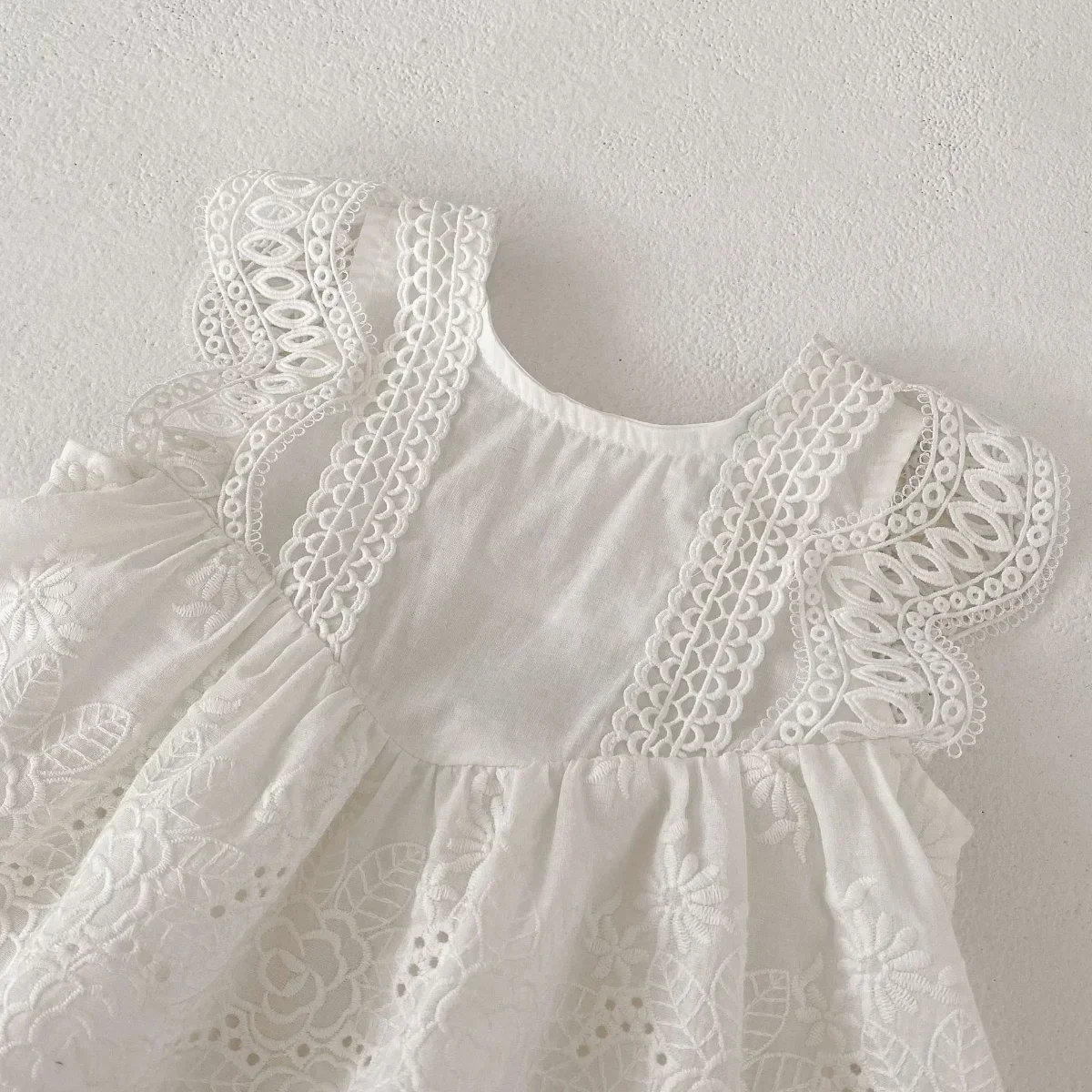 2023 Summer New In Pretty Princess Fly Sleeve Lace Hollow-out Emboridery One-piece Infant Newborn Baby Girls Bodysuits Kid 0-24M