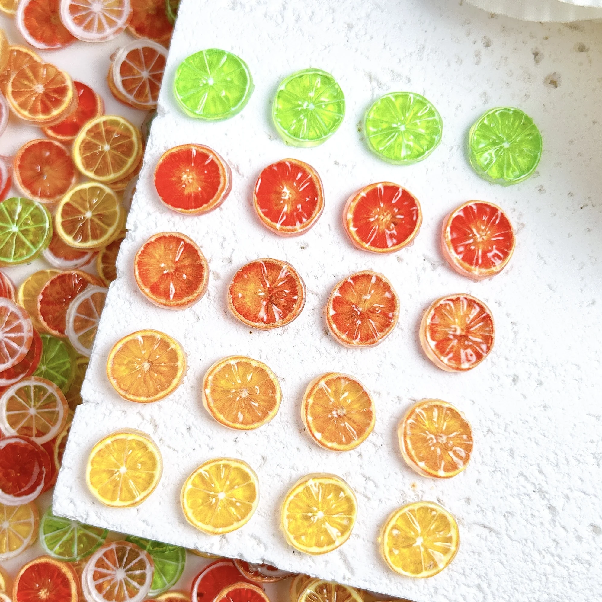 30 Uds. De abalorios de resina para uñas en rodajas de fruta creativas de Color sólido 3D, copos de naranja y limón simulados translúcidos, decoraciones artísticas para uñas DIY