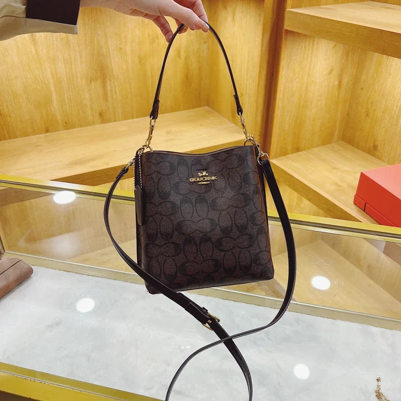 

Ladies Handbag In Leather With Detachable Strap - Versatile Shoulder Or Crossbody Bag Elegant Functionality