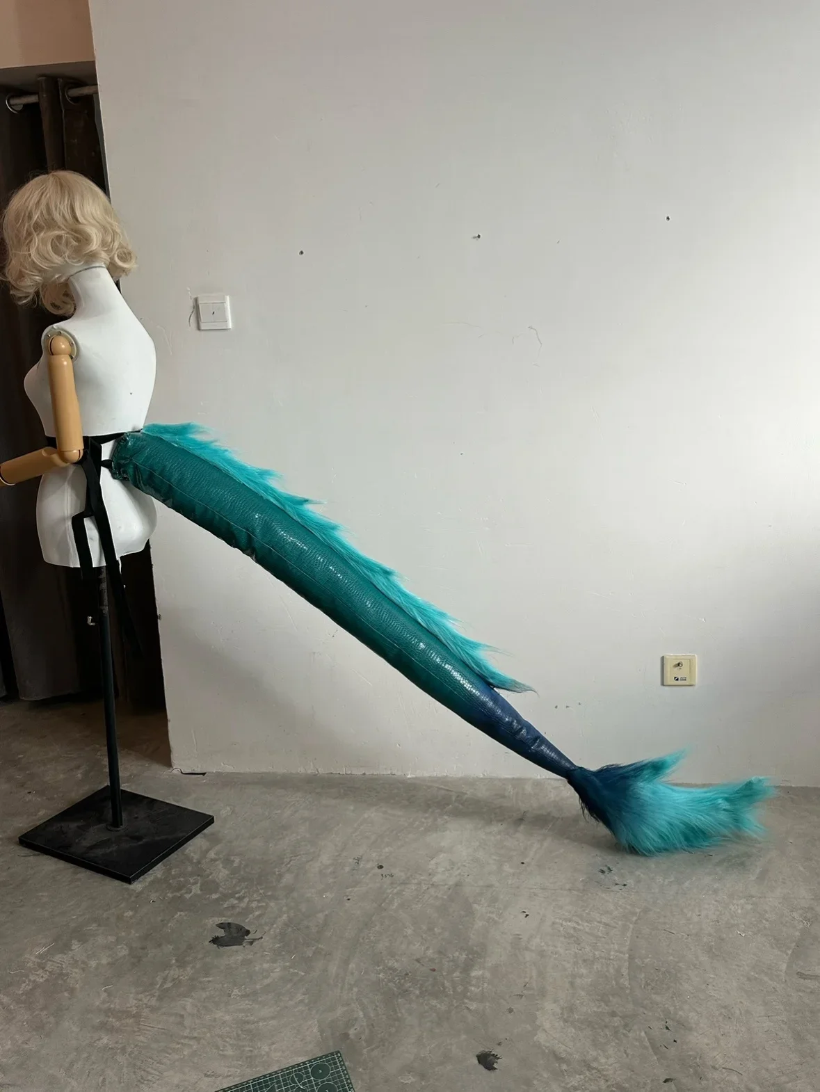 

Темно-синий хвост дракона, хвост из искусственной кожи, реквизит для косплея, синие хвосты, украшение на талию, аксессуар из кожаного материала