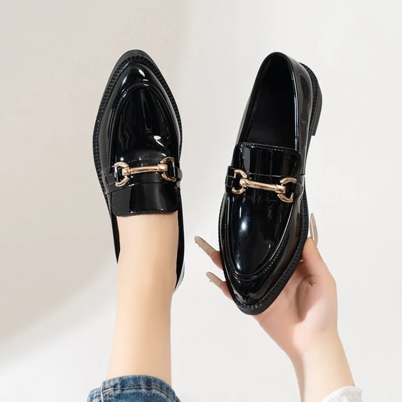 Withered French Fashion Office Ladies Flat Shoes Minimalist Genuine Leather Buckle Retro Loafers Shoes Women For Commuting