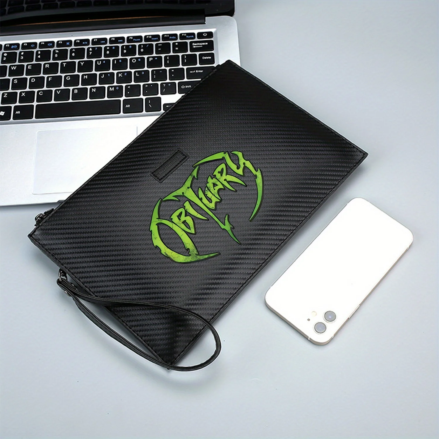 الفرقة شعار النعي الأخضر. خط الموت المعدني. حقيبة يد رجالية أنيقة مطبوعة من البولي يوريثان عصرية وعملية للحمل اليومي