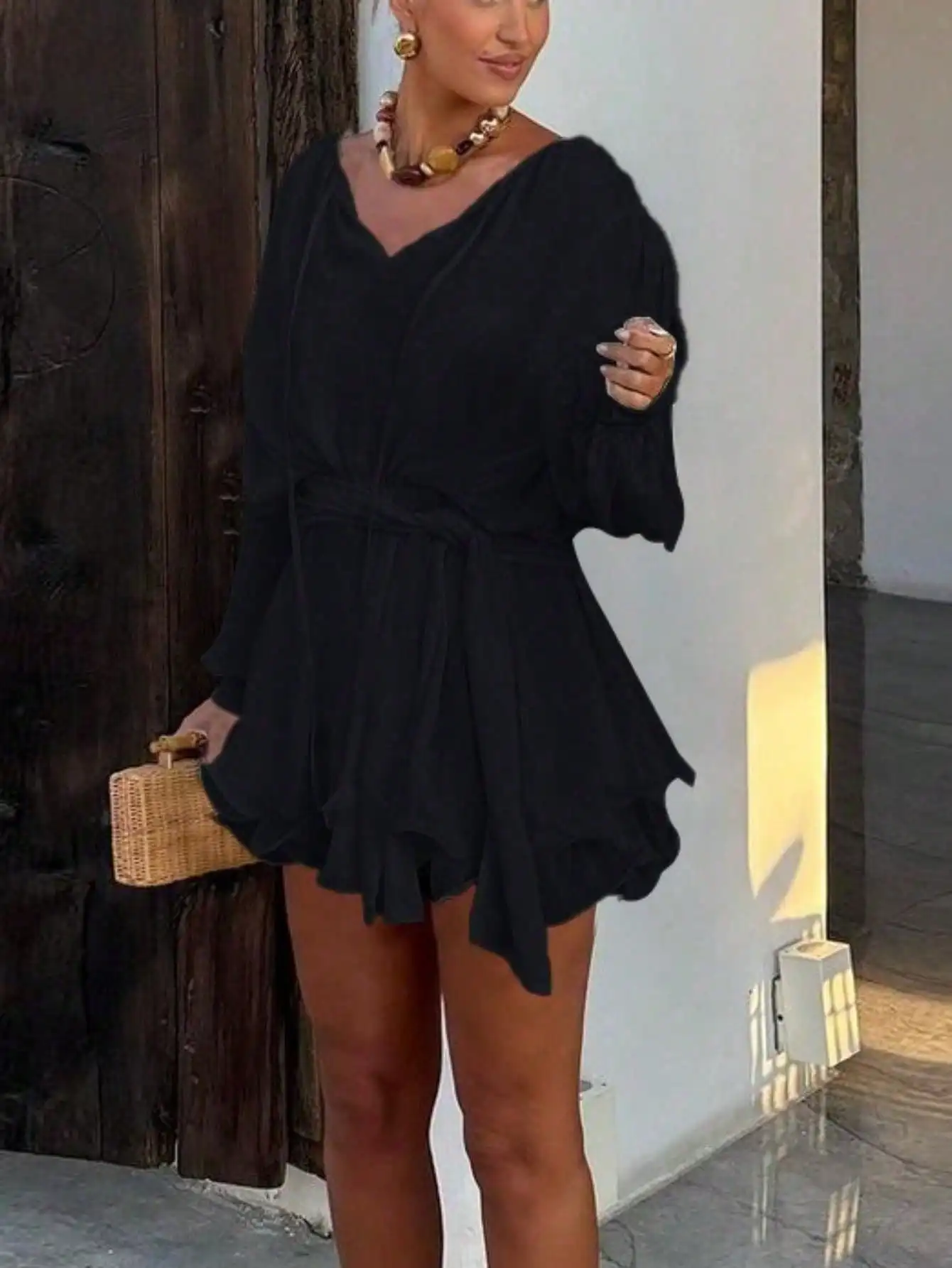 

Шикарное платье трапециевидной формы без зусиль — современное мини-платье с длинными рукавами и повседневное необходимое