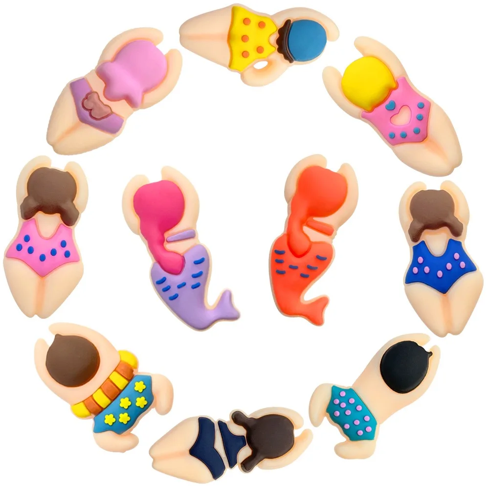 10 Stück Cartoon-Badeanzug PVC-Sandalen Schuhdekorationen Clog Gartenschuhe Schnallen-Charms Zubehör DIY Rucksack Geburtstagsgeschenk