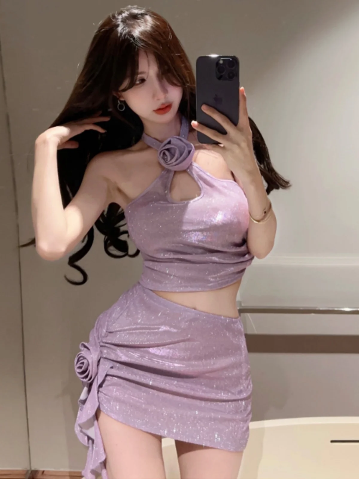 

Sexy Trendy Short Strap Vest Top Flashing 3D Decoration Choker Half Skirt Two-Piece Set for Young Women in Their 20s