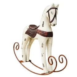 Nordic Shaking Wavering Wooden Horse Retro Horse Innowacyjna dekoracja wyposażenia domu Ozdoby na biurko Prop (mlecznobiały)