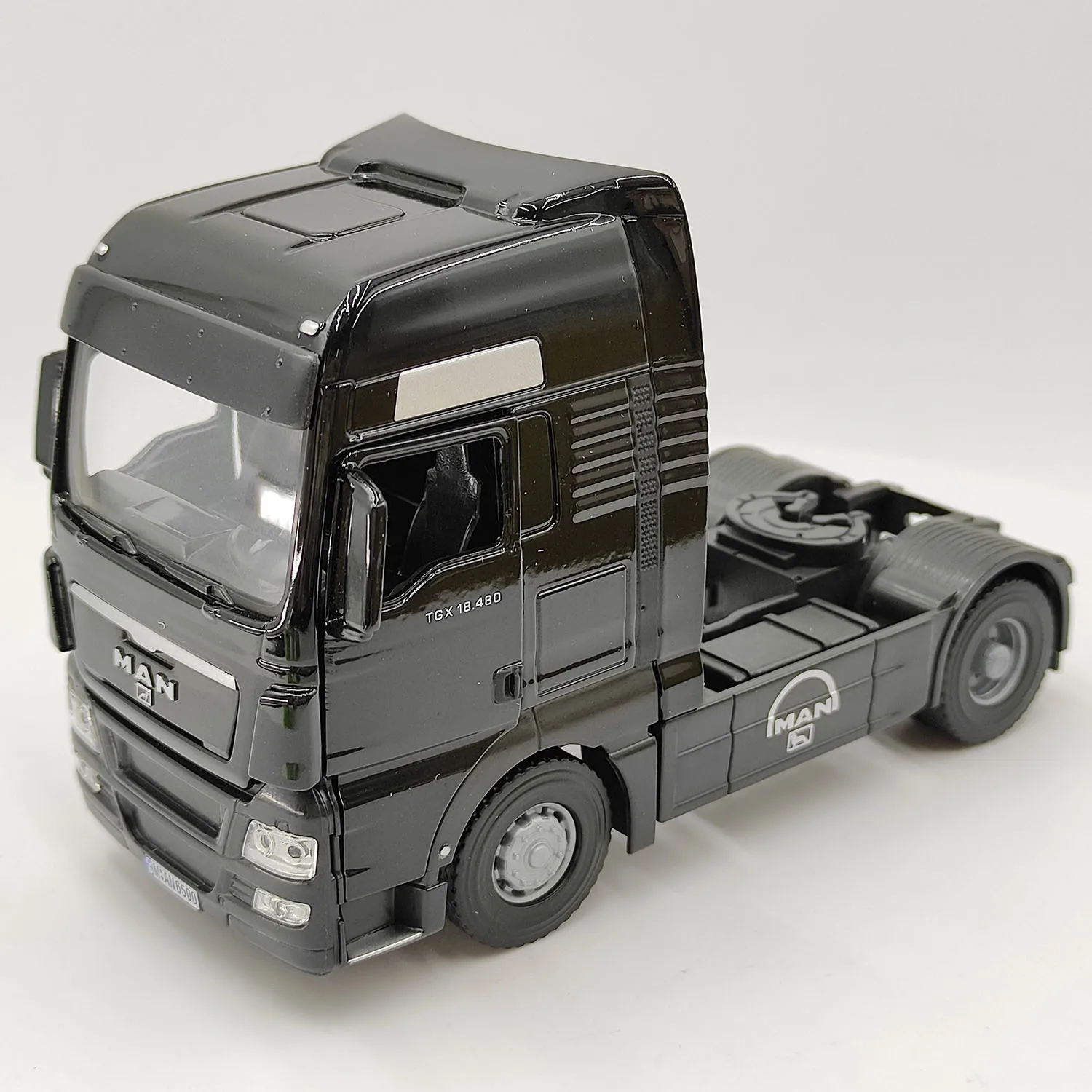 

Литой под давлением 1:43 Junki Man TGX 18, голова грузовика, контейнер, грузовик, трактор, модель автомобиля из сплава, открывающаяся коллекционная игрушка, подарок, сувенирный дисплей