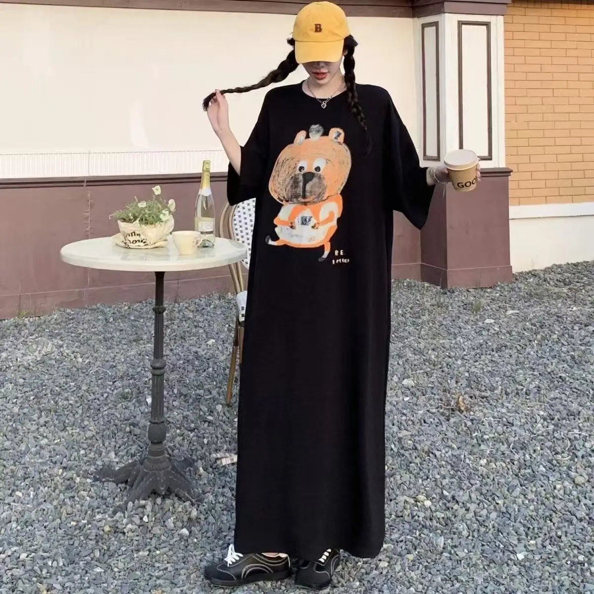 ชุดเดรสแขนสั้นลําลองผู้หญิงหลวมฤดูร้อนสไตล์ใหม่ไหล่ตรงยาวกระโปรงคลุมเข่าเสื้อยืดชุดยาว