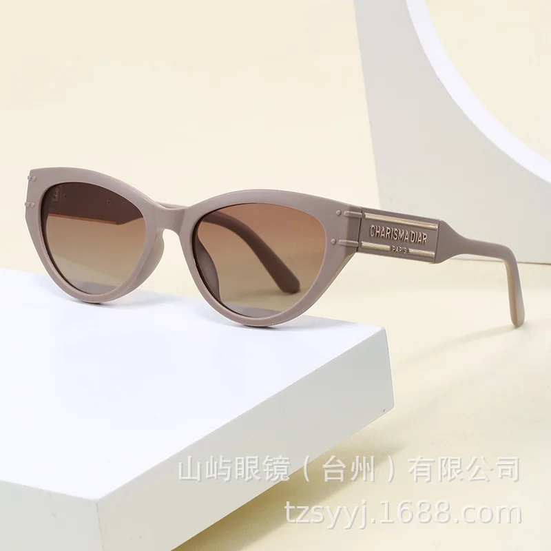 

Новые винтажные маленькие кошачьи глаза с буквенным дизайном, поляризационные солнцезащитные очки с защитой от ультрафиолета, дизайнерская горячая распродажа ​