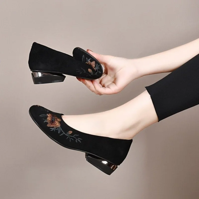 Женские туфли на плоской подошве с цветочной вышивкой Viral в китайском стиле 2025 года, лоферы без шнуровки с круглым носком на мягкой подошве, удобная повседневная обувь