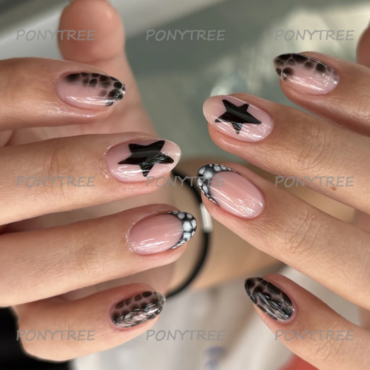 

Y2K Sweet Cool Black Star White Halo Dyeing Crackle French Wearable False Nails Detachable Finished Fake Nails Press on Nails