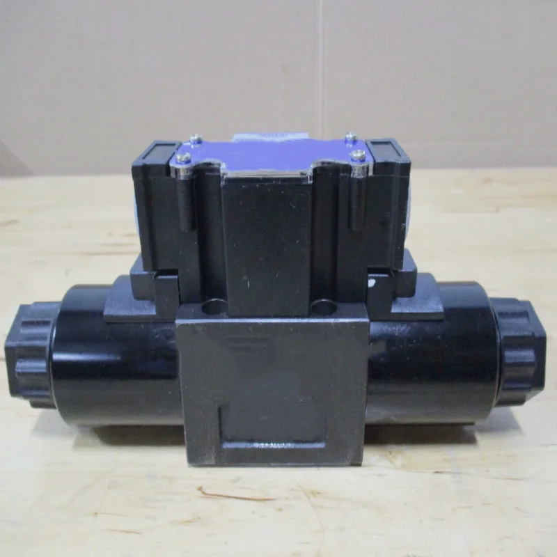 Brand new genuine directional control solenoid valve DSE-G02-6C-DC24-DN-90   DSE-G02-6C-DC24-DN-82  DSE-G02-6C-DC24-DN-31