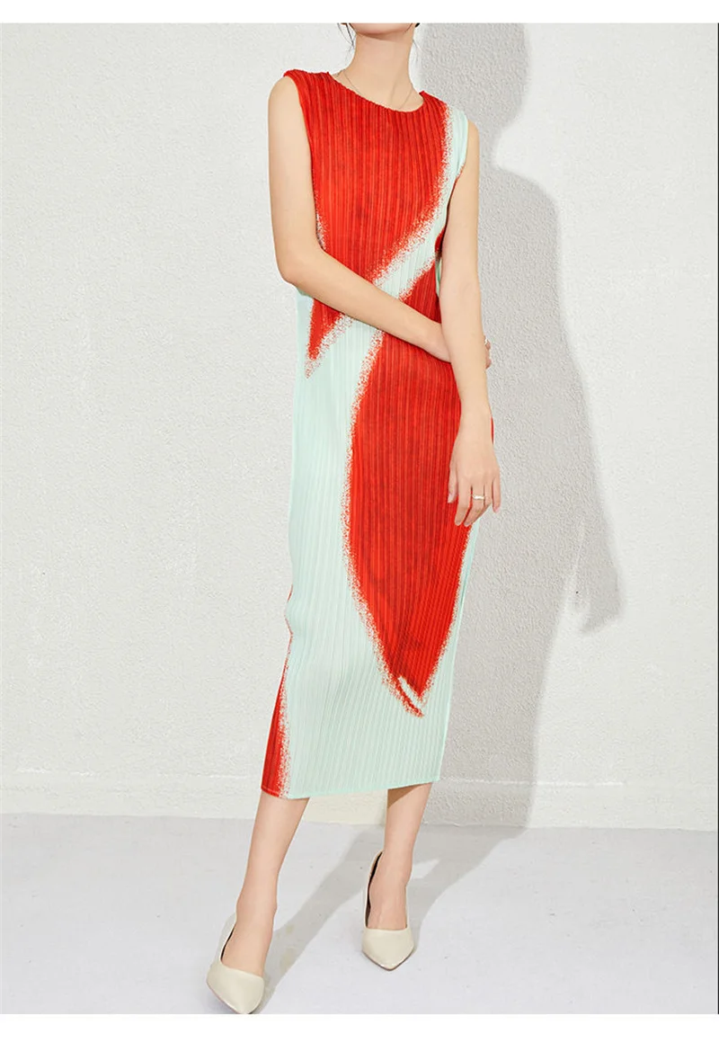 ใหม่ชุดราตรีชุดฤดูร้อน 2025 ชุดมิยาเกะหญิงความรู้สึกอาวุโส Niche การจับคู่สีชุด Elegant ชุดตรง