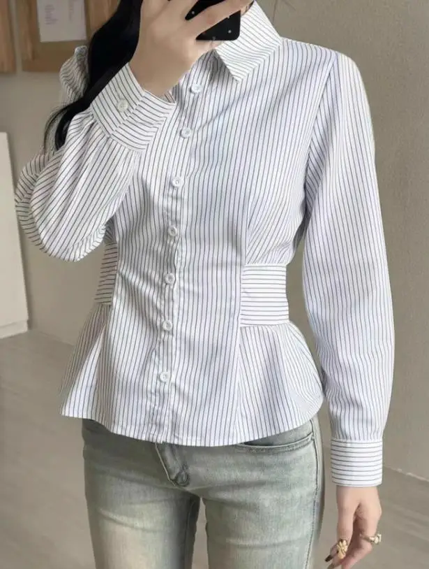 

2025 autumn and winter vacation versatile striped button long sleeved top shirt women's clothing