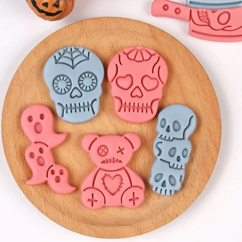 

6PCS Halloween Cookie Cutters Funny 3D Plastic Cartoon Pattern Biscuit Cutter Embossed Fondant Baking Tool Halloween Cookie Mold